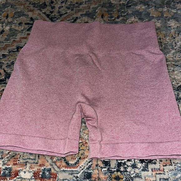 Amazon women’s pink biker shorts - Picture 2 of 3